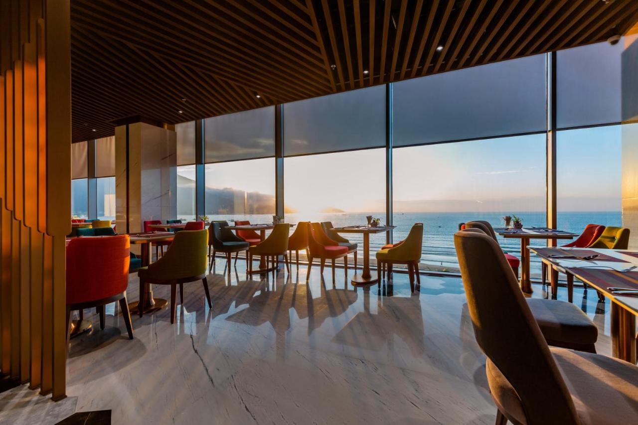 Le Sands Oceanfront Danang Hotel Exteriör bild
