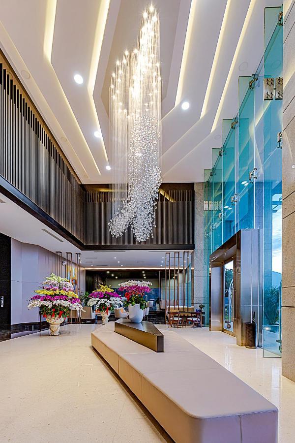 Le Sands Oceanfront Danang Hotel Exteriör bild